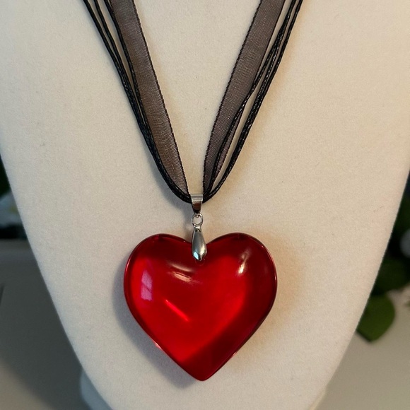 Red Glass Heart Pendant On A Black Adjustable Ribbon Necklace Brand New - Picture 3 of 8